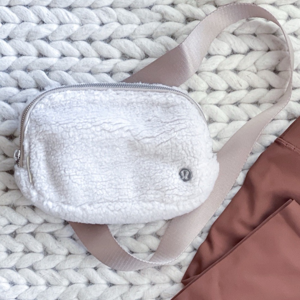 Lululemon Everywhere Fleece Belt Bag 1L Natural Ivory/Trench